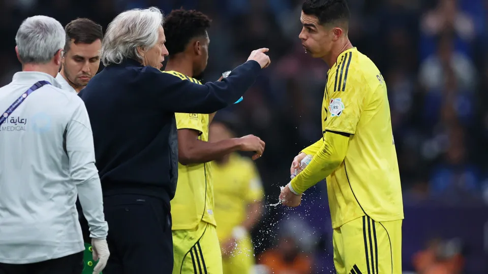 Jorge Jesus é criticado no Al Nassr: “Tem que aprender com os erros”