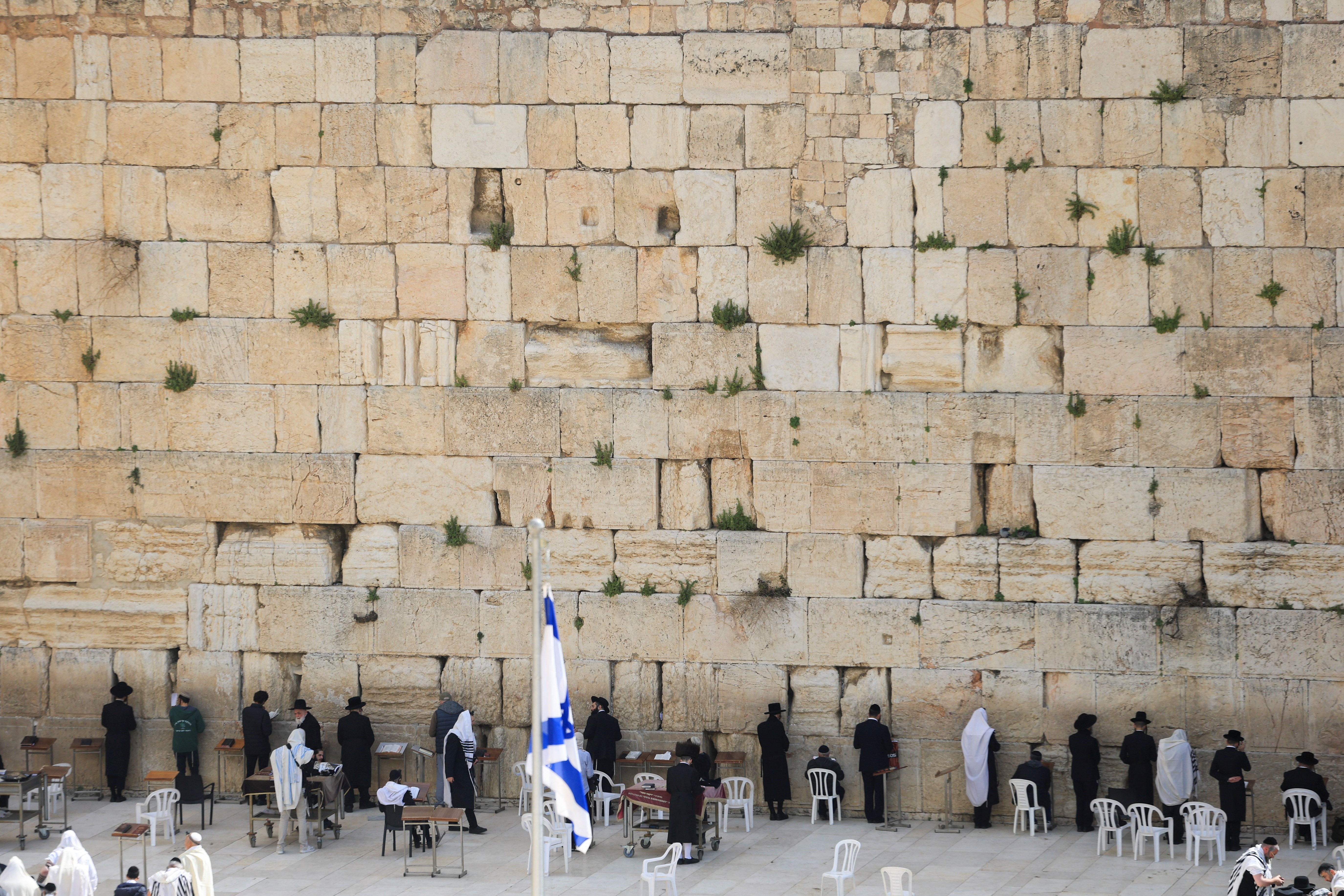 Locais sagrados em Jerusalém reabrem após 40 dias fechados devido à guerra