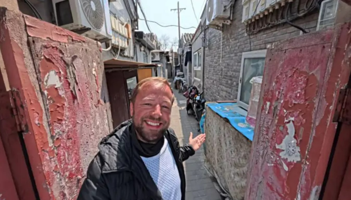 Brasileiro mostra como é morar em favela chinesa pagando R$ 30 de aluguel: 'Minha viagem nunca acabou'